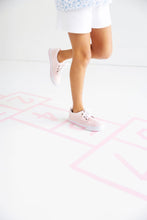Load image into Gallery viewer, Shipley Shorts Worth Avenue White with Bow & Stork