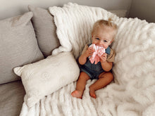 Load image into Gallery viewer, Bow Teensy Crinkle™